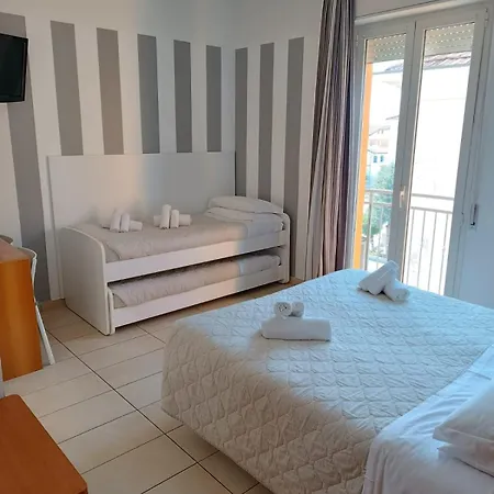 Hotel Berenice Rimini Exterior photo